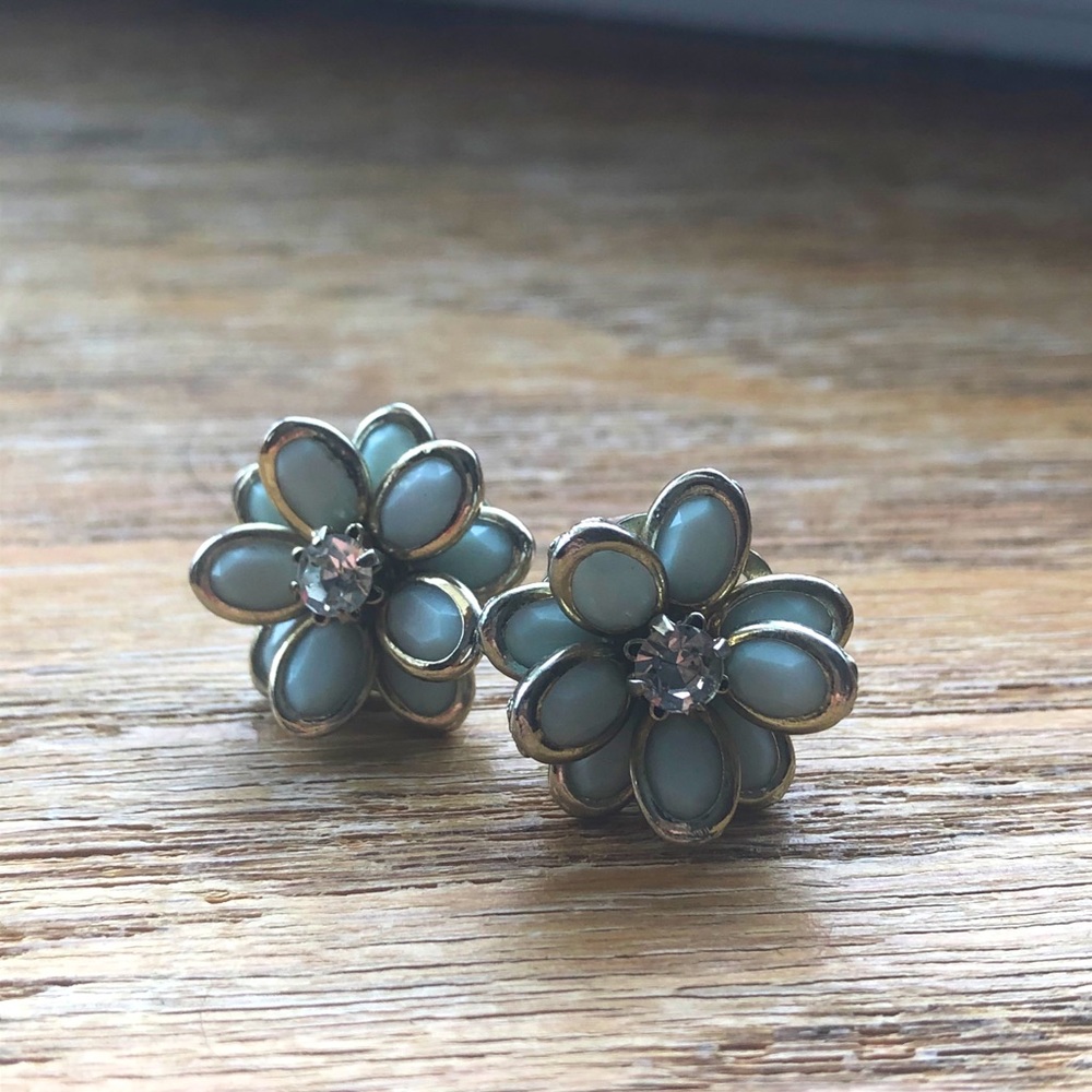💙FREE WITH BUNDLE💙 Blue Epoxy and CZ Daisy Studs